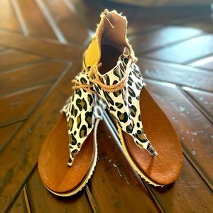 Leopard print canvas sandals